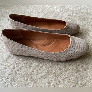 Kenneth Cole Gentle Souls Flats
